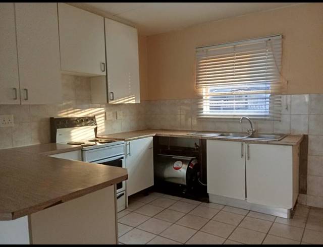 2 BEDROOM TOWNHOUSE FOR SALE IN VORNA VALLEY